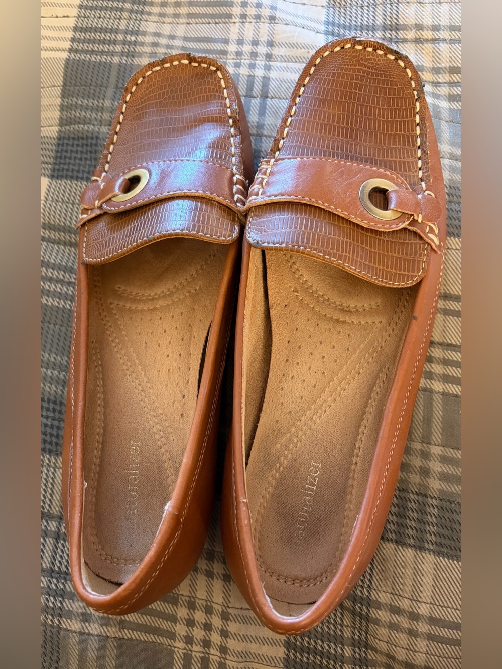 Women’s Naturalizer Brown Leather Slip-On Loafers. Great condition. Size 9.5